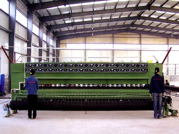 鋼塑復(fù)合土工格柵生產(chǎn)線