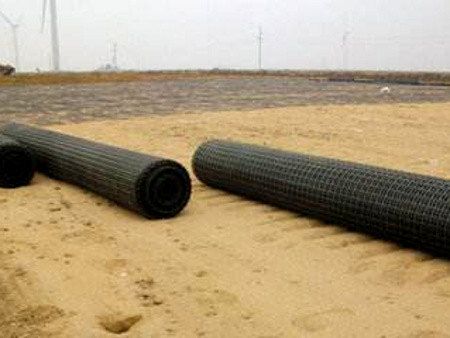 中鐵四局安徽銅陵雙向格柵鋪設(shè)