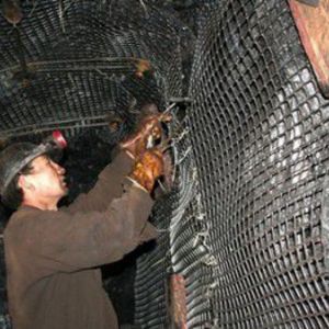 寧夏中電投332巷道礦用格柵施工